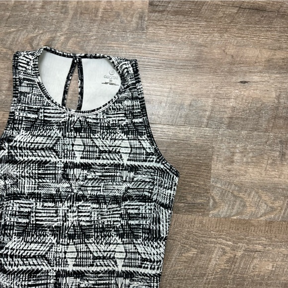 Women's Aztec Printed Scoop Neck Key Hole Black & White Crop Tank Top - Size XS - Picture 6 of 16